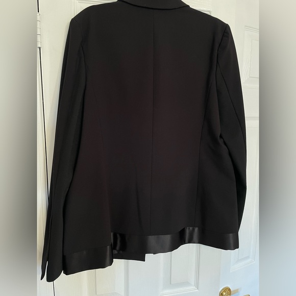 Oversized Blazer with Satin Details- Large- Designer - Picture 5 of 8